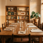 Comisión de Convivencia: mesa de reunión institucional en centro educativo