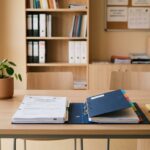 Faltas disciplinarias docentes: documentos administrativos sobre mesa de despacho
